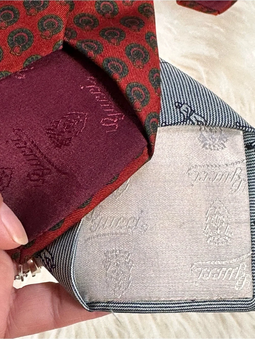 Gucci vintage bundle Red and Light Gray Patterned Silk Ties